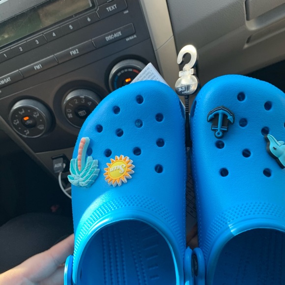 COPY - Woman’s Crock size 4 - Picture 2 of 3